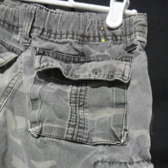 VF JEANSWEAR | 7 Regular | Camouflage / Camo | Cargo Shorts | Snap Buttons | GUC - Picture 9 of 12
